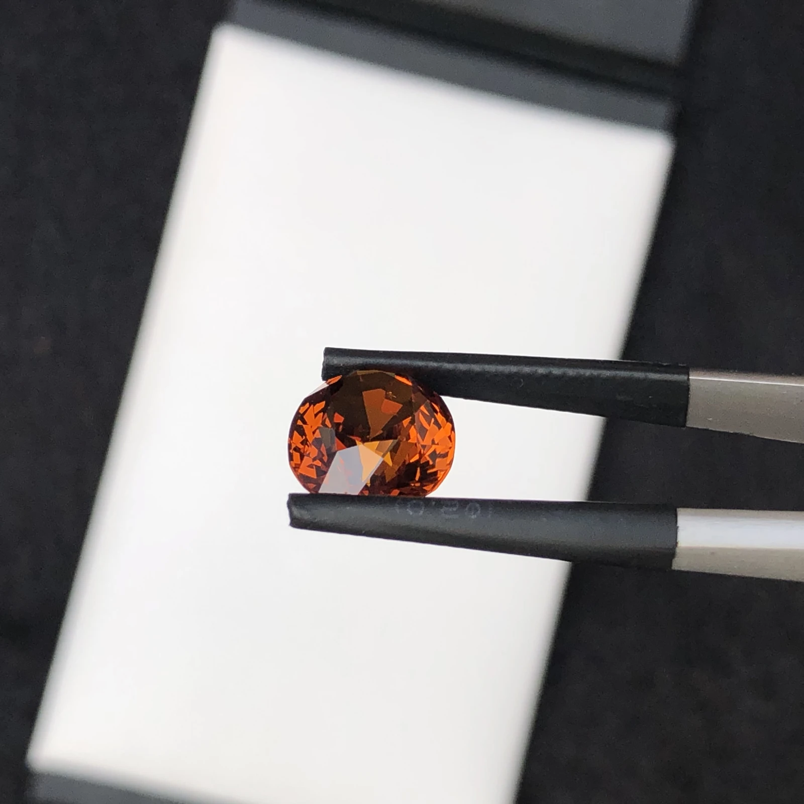 5.75ct Natural Vivid Orange Sapphire Oval Shape — view 5